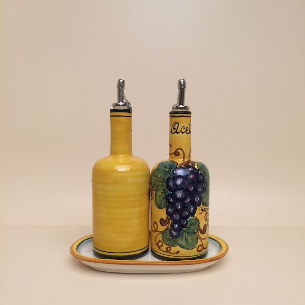 Set of 2 oil and vinegar bottles, cm.20h with tray